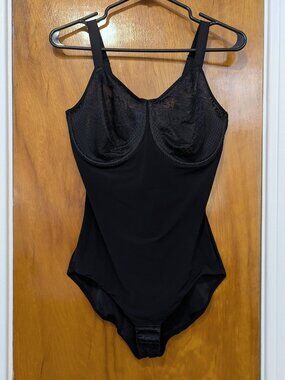 Wacoal Bodysuit with Minimizer Bra (40DD)
